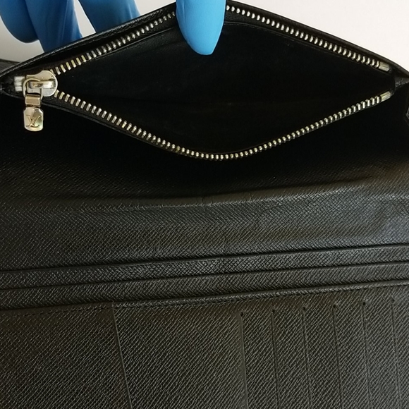 Louis Vuitton Brazza Wallet Epi Black Unisex - Picture 10 of 15